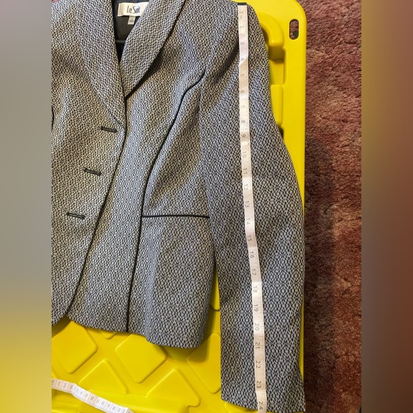 2 piece black and white designed Le suit buissness casual blazer and skirt combo - Picture 4 of 12